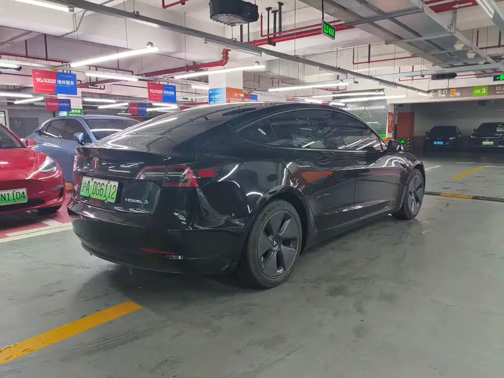 TESLA MODEL 3