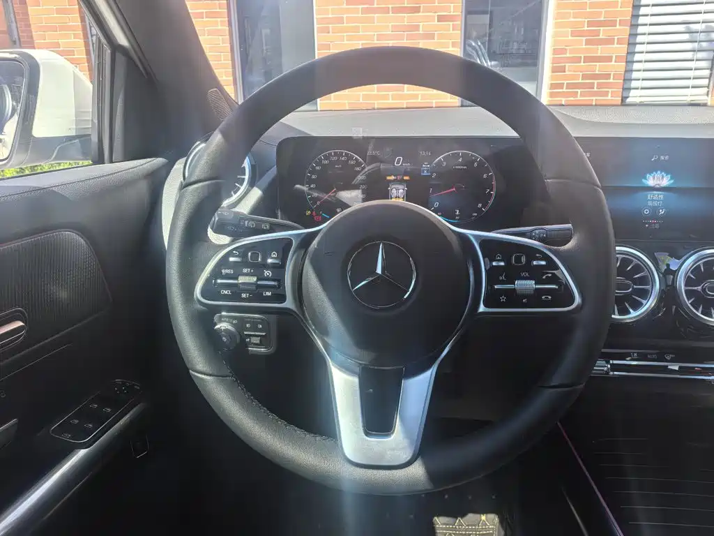 Mercedes-Benz GLA — миниатюра 17
