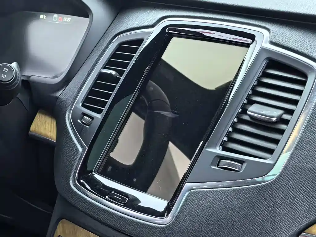 Volvo XC90 — миниатюра 6