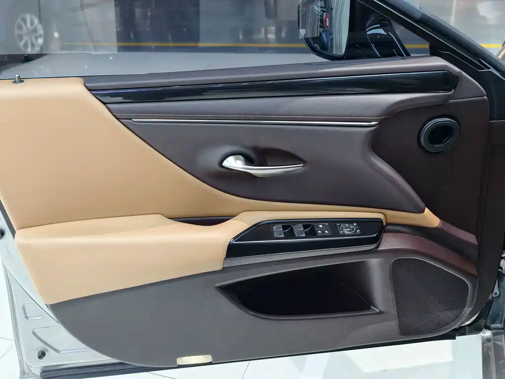 Lexus ES — миниатюра 4
