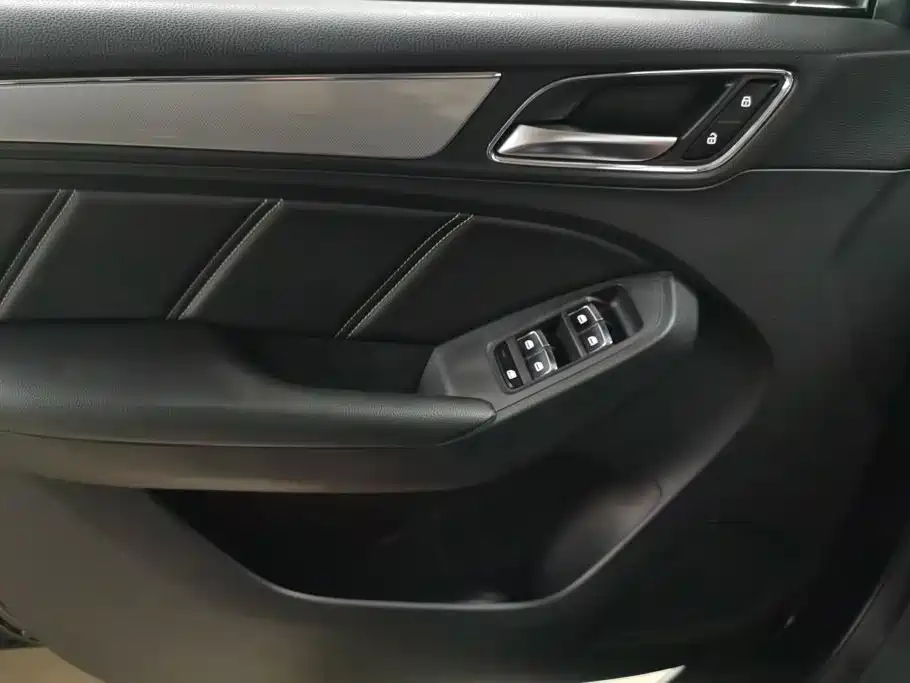 Roewe RX5 — миниатюра 7