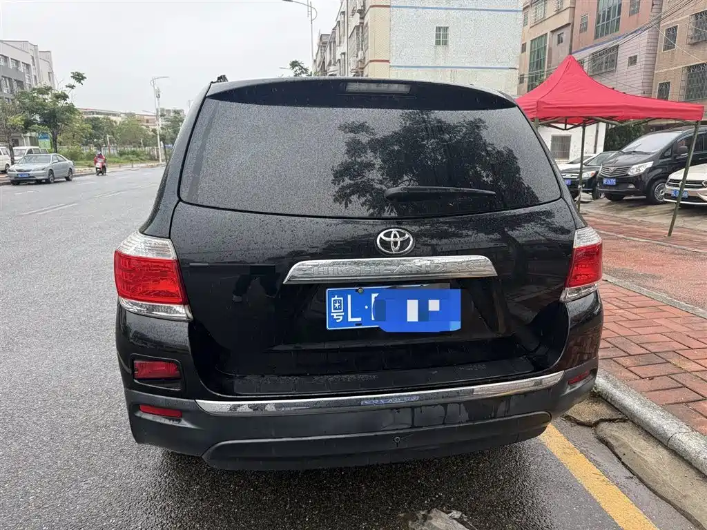 Toyota Highlander 2012 2.7L 5 мест Elite