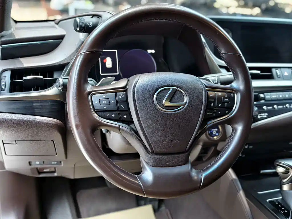 Lexus ES — миниатюра 8