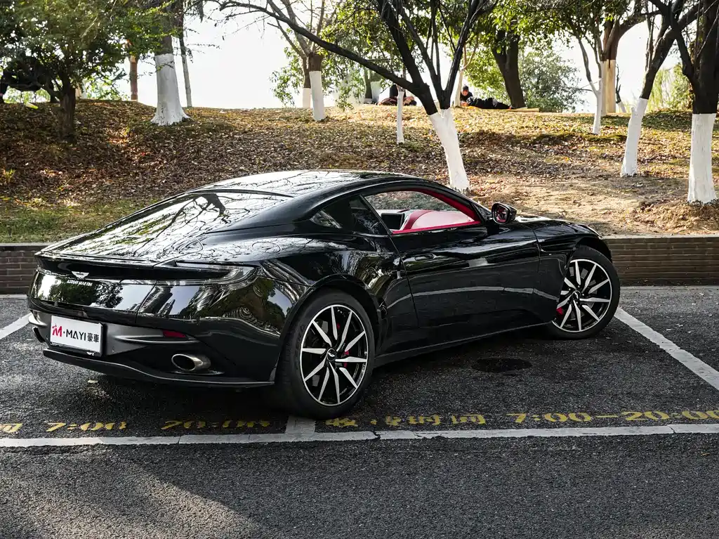 ASTON MARTIN DB11