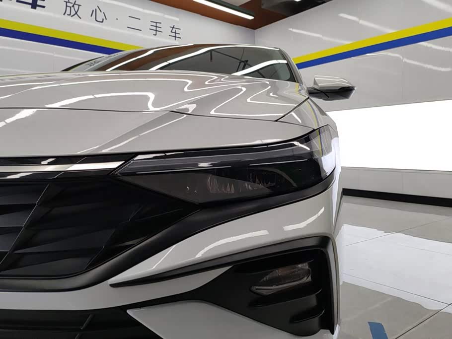 Hyundai Elantra 1.5 л 2024 г. Белый, пробег 32900 км