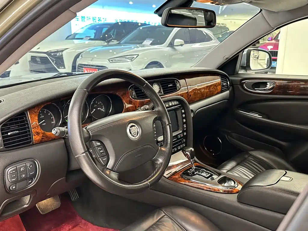Jaguar XJ — миниатюра 10