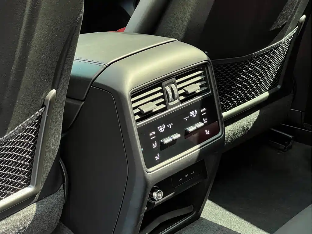 Porsche Cayenne — миниатюра 22