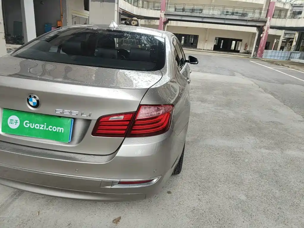 BMW 5 Series — миниатюра 8