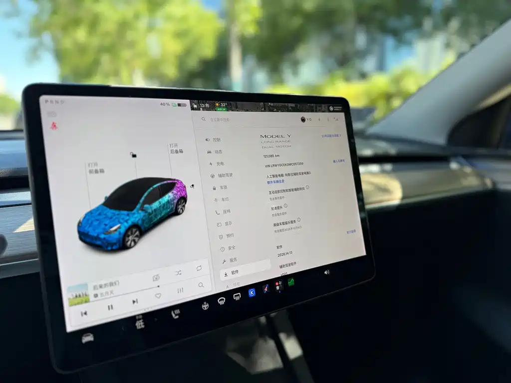 Tesla Model Y — миниатюра 12