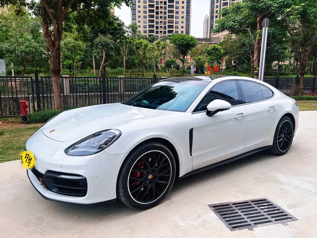 PORSCHE PANAMERA
