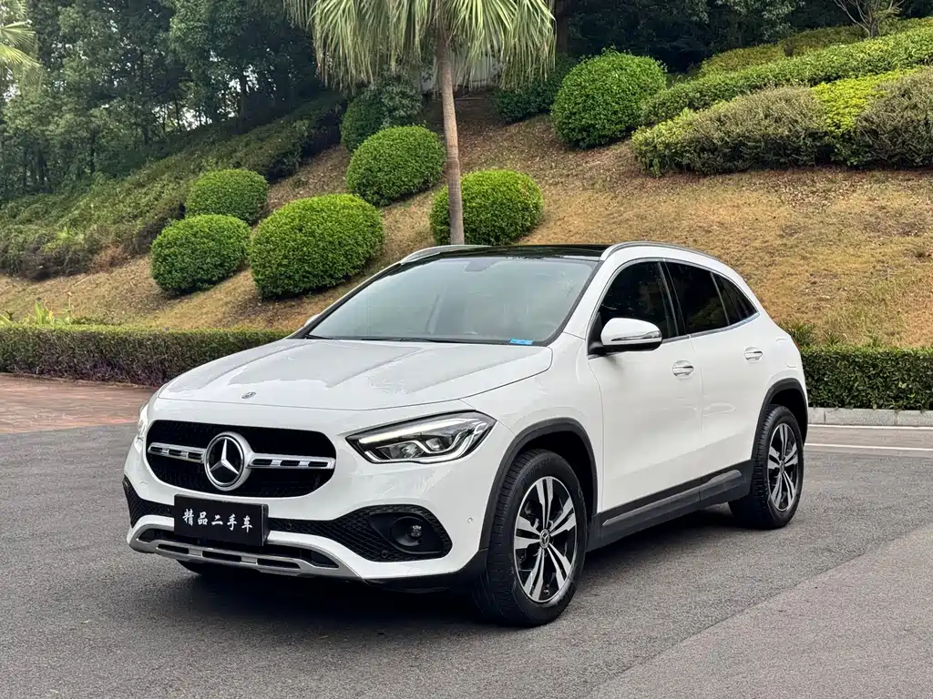 MERCEDES-BENZ GLA