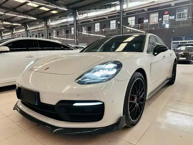 PORSCHE PANAMERA 2025