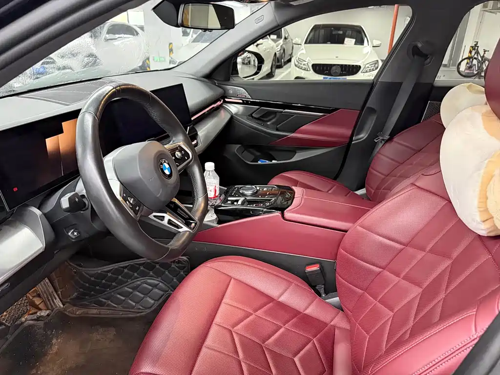 BMW 5 Series — миниатюра 10