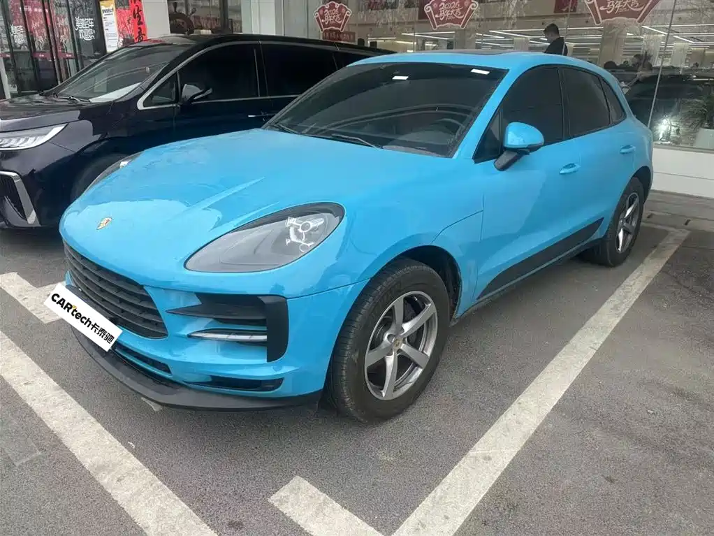 PORSCHE MACAN