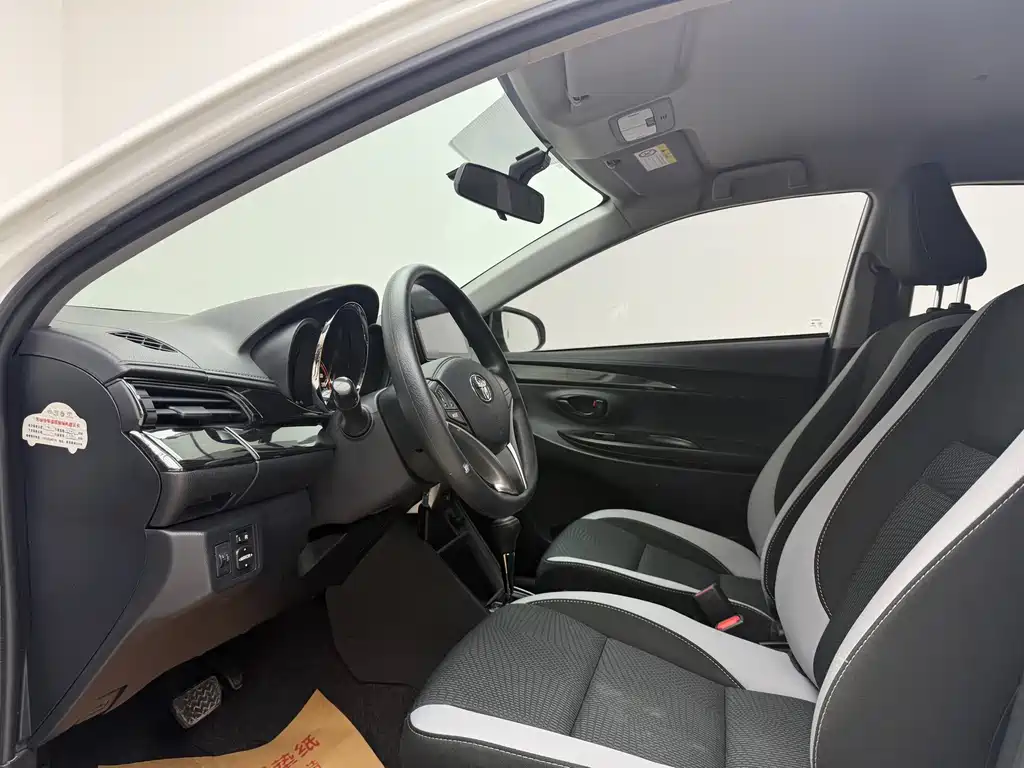 Toyota Yaris L — миниатюра 7