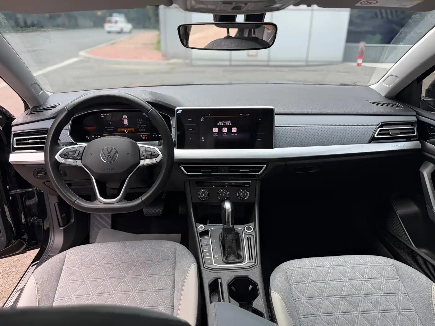 Volkswagen Lavida 2023 Черный из Китая