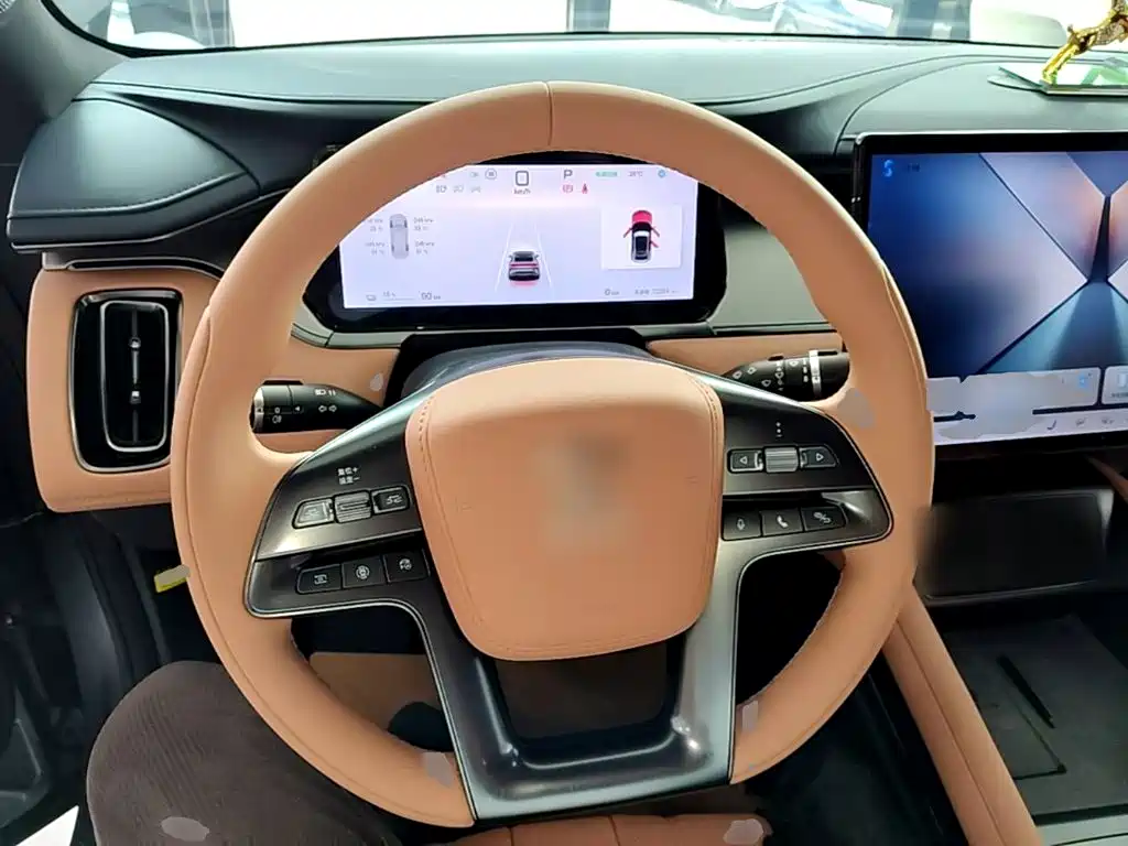 BYD L EV — миниатюра 11