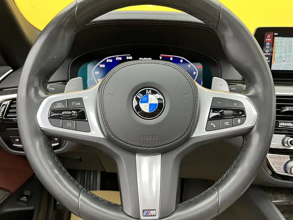 BMW 5 Series — миниатюра 17