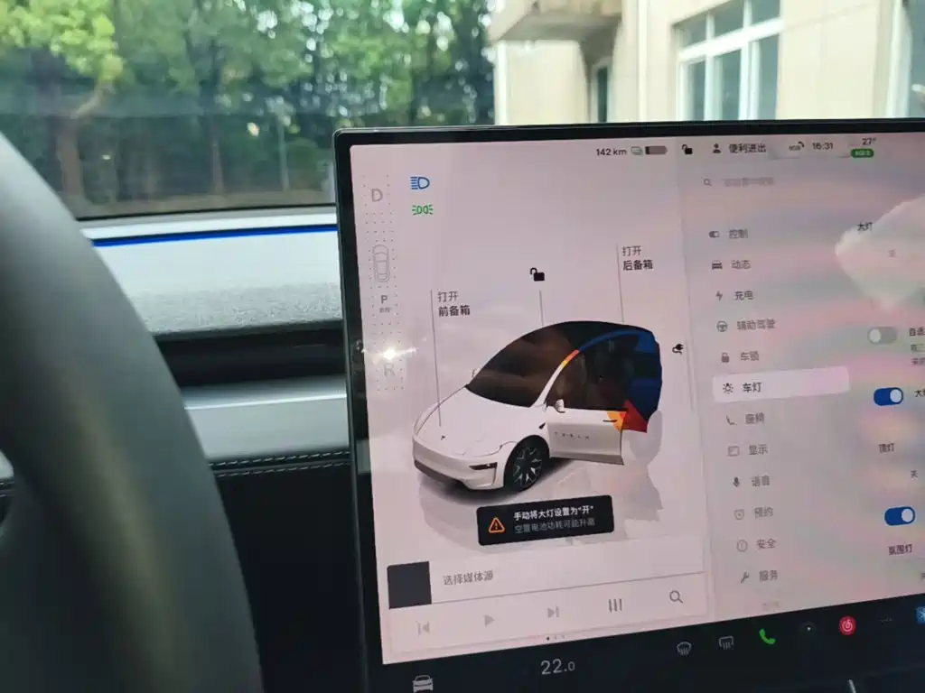 Tesla Model Y L — миниатюра 10