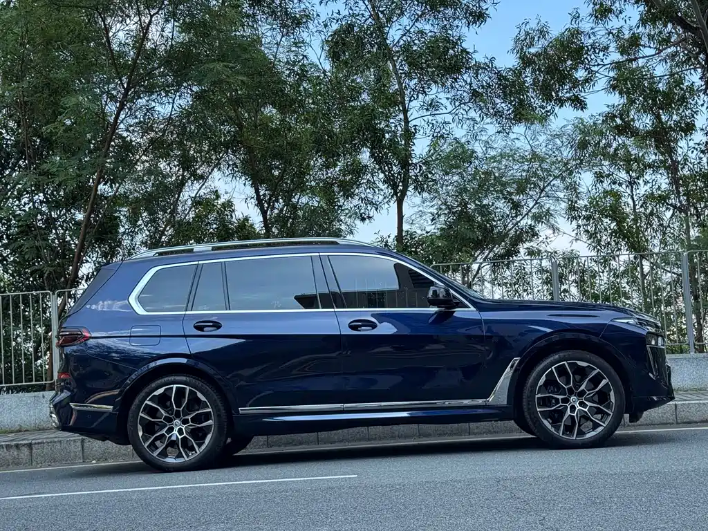 BMW X7 M60i — миниатюра 7