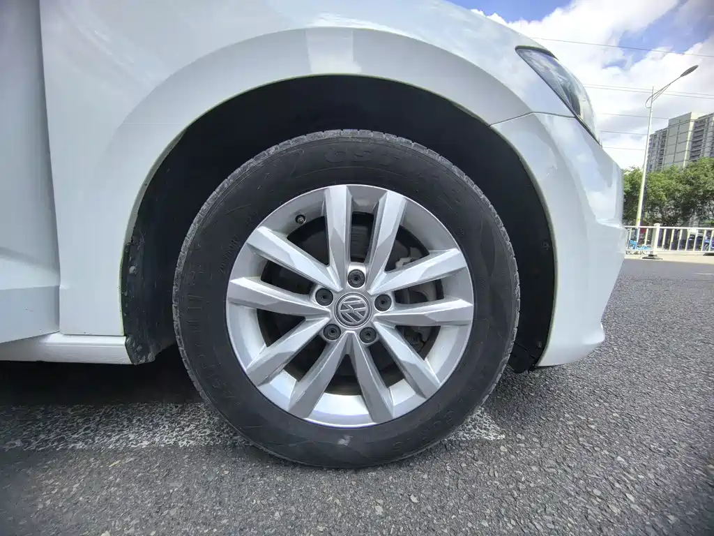 Volkswagen Touran — миниатюра 14