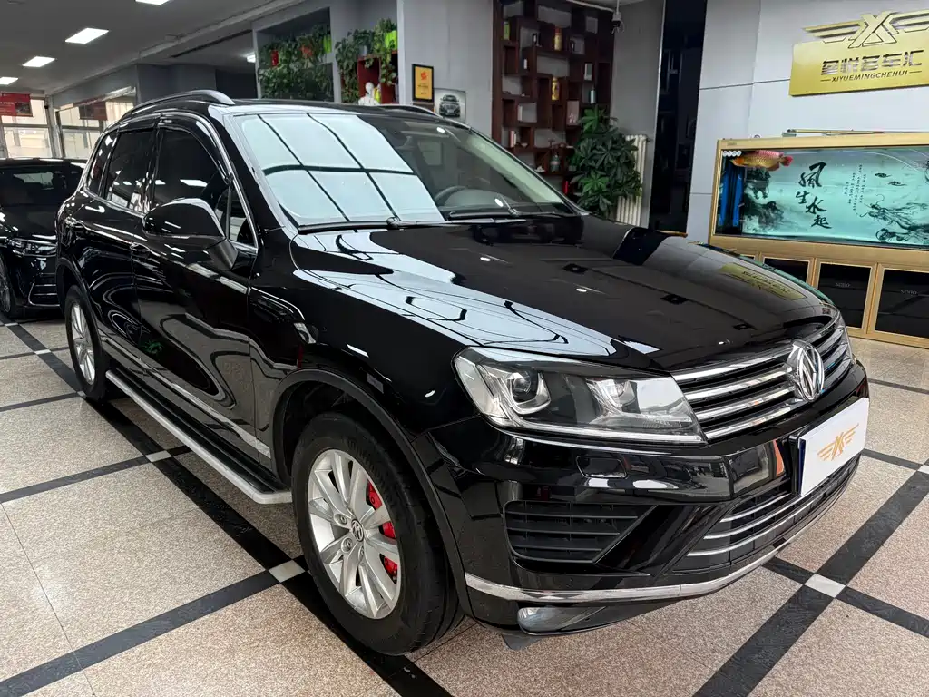 VOLKSWAGEN TOUAREG