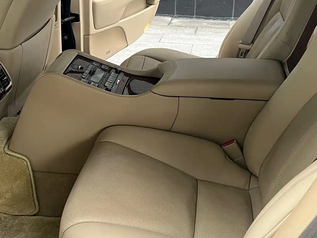Lexus LS — миниатюра 10