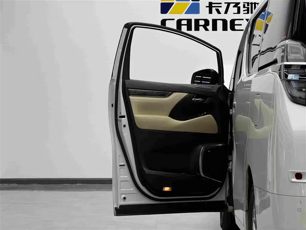 Toyota Vellfire — миниатюра 7