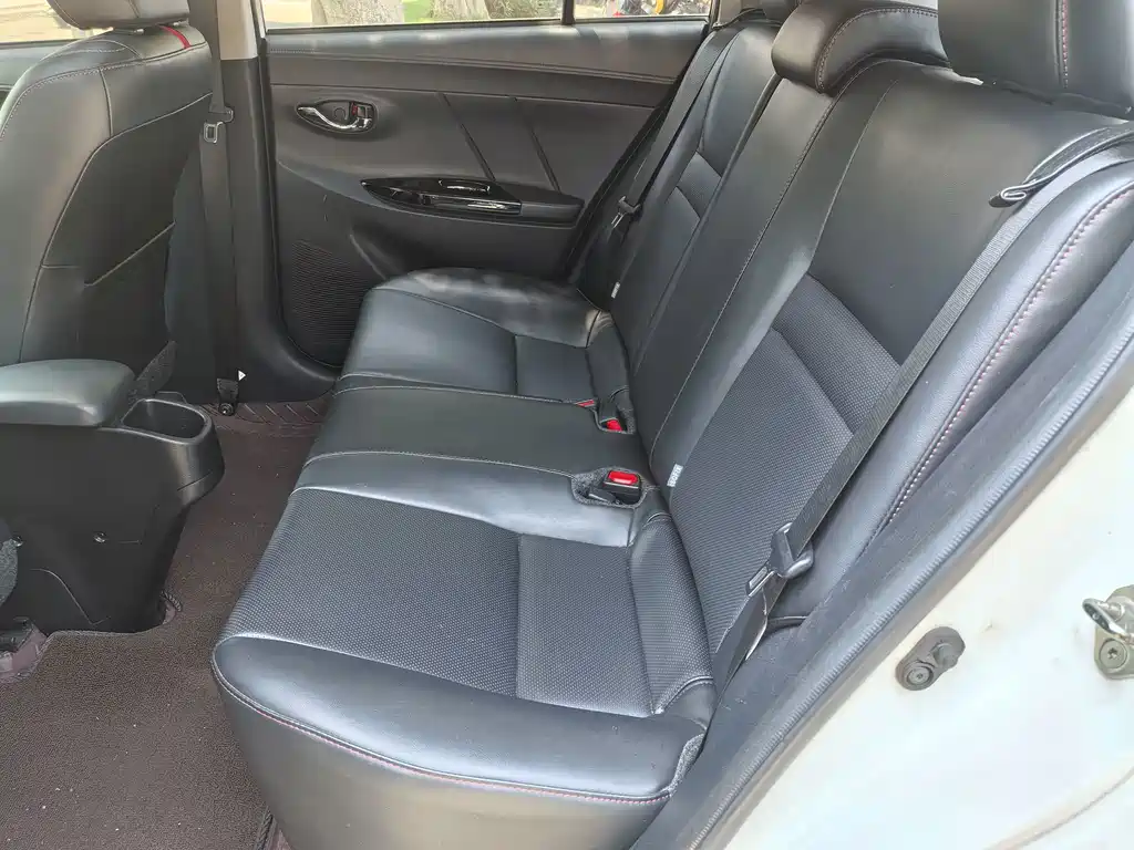 Toyota Yaris L — миниатюра 18