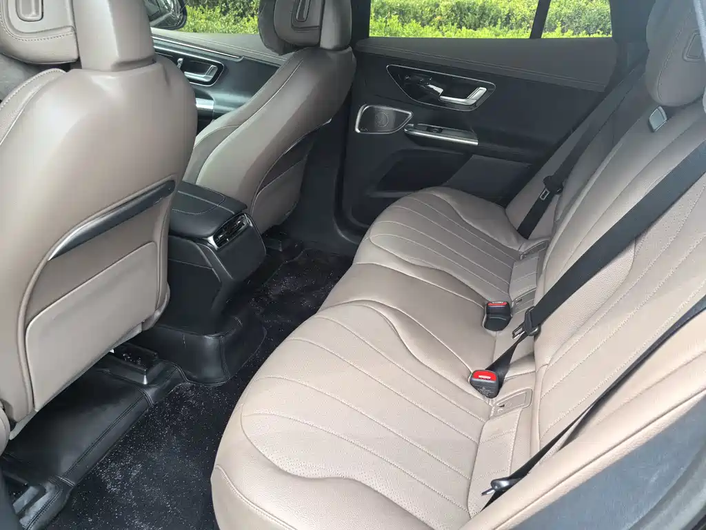 Mercedes-Benz EQE SUV — миниатюра 11