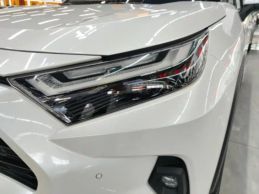 Toyota RAV4 — миниатюра 5