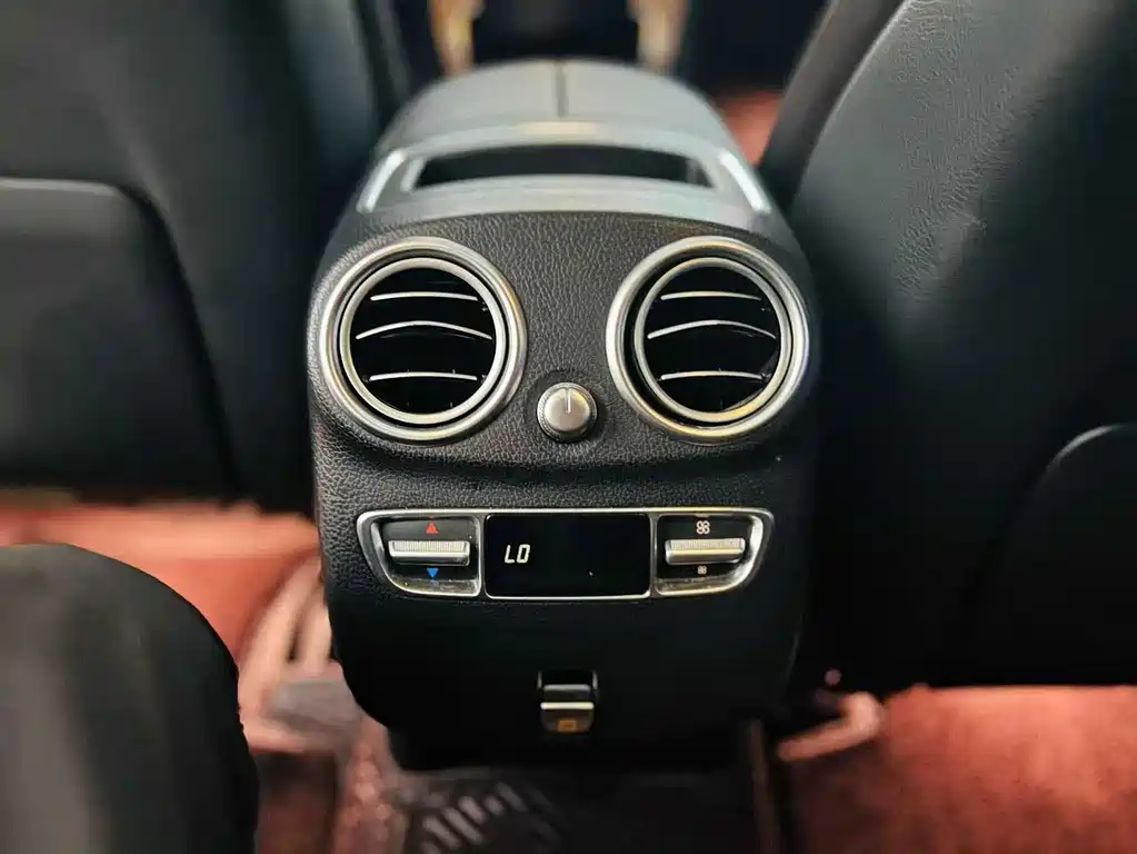 Mercedes-Benz GLC — миниатюра 8