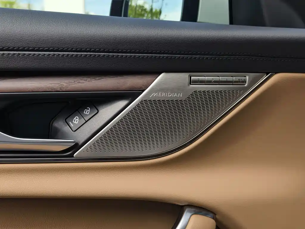 Jaguar XFL — миниатюра 14