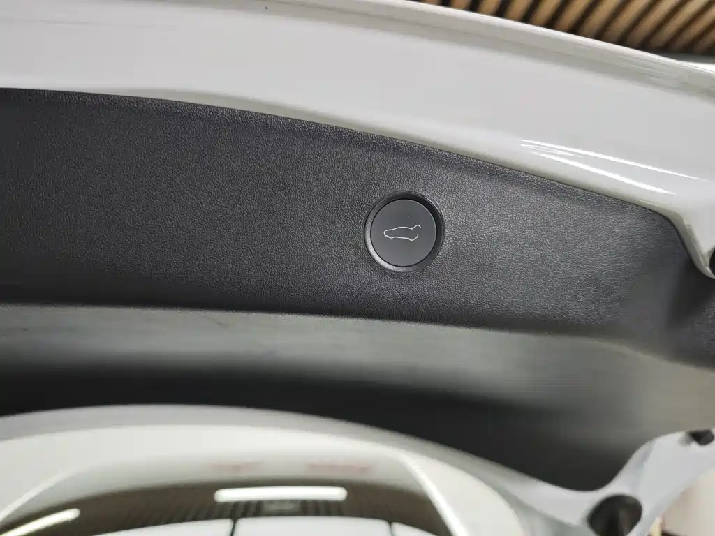 Tesla Model 3 — миниатюра 11