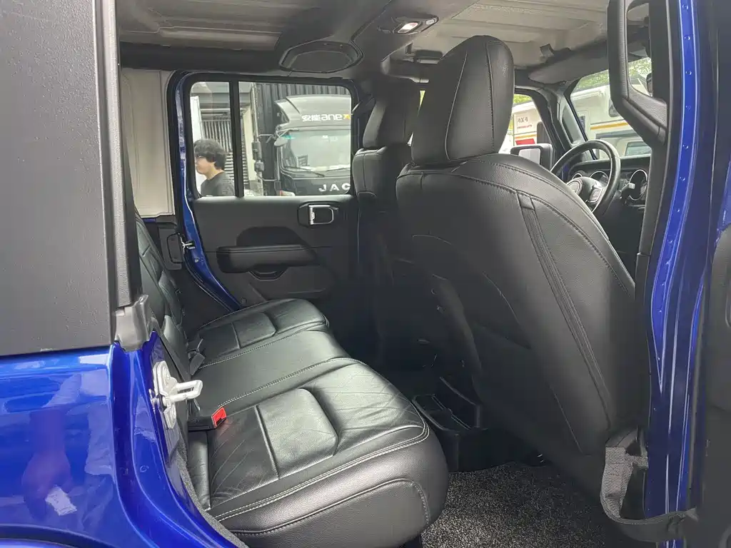 Jeep Wrangler — миниатюра 8