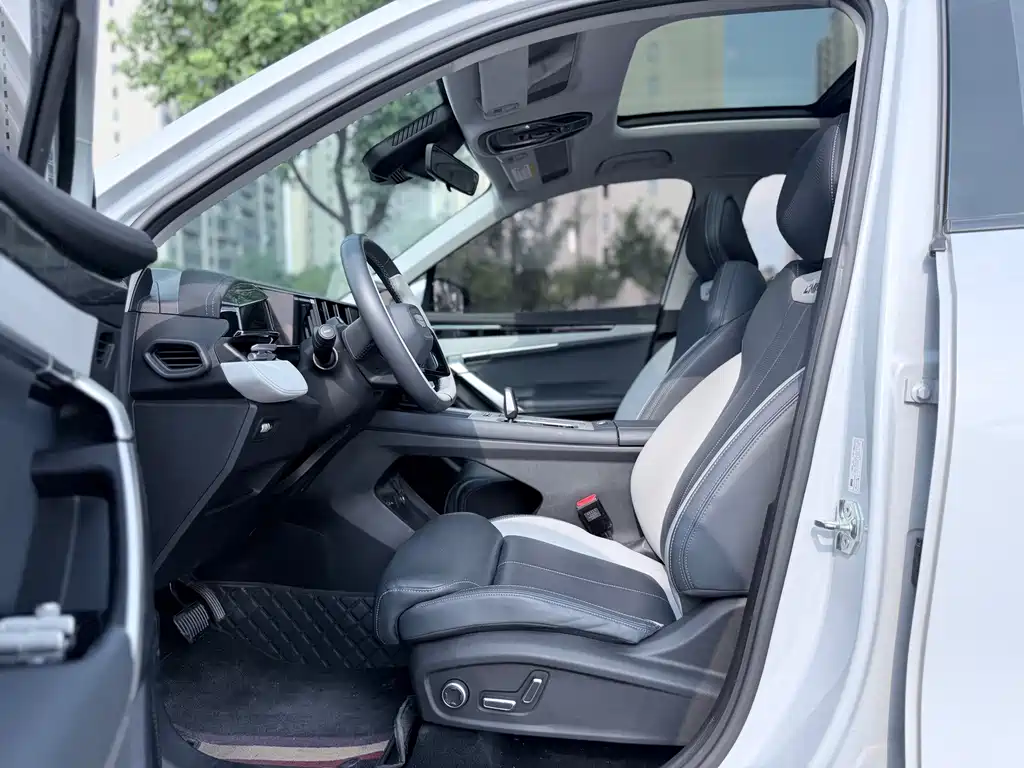 Geely Boyue L — миниатюра 9