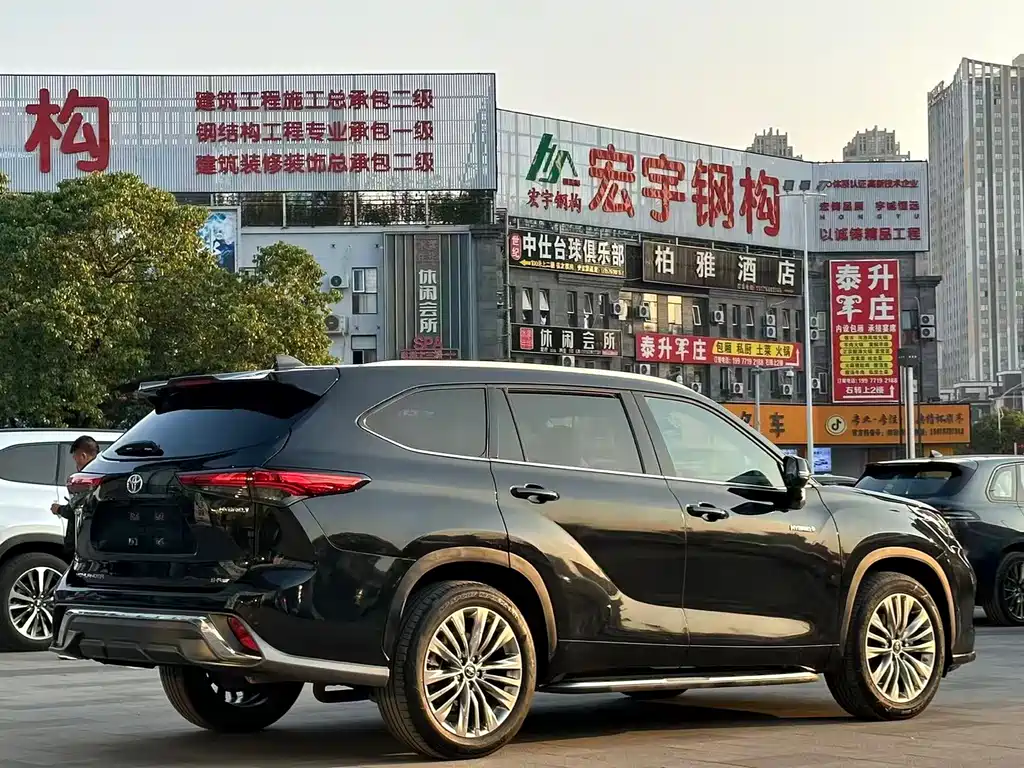 TOYOTA HIGHLANDER