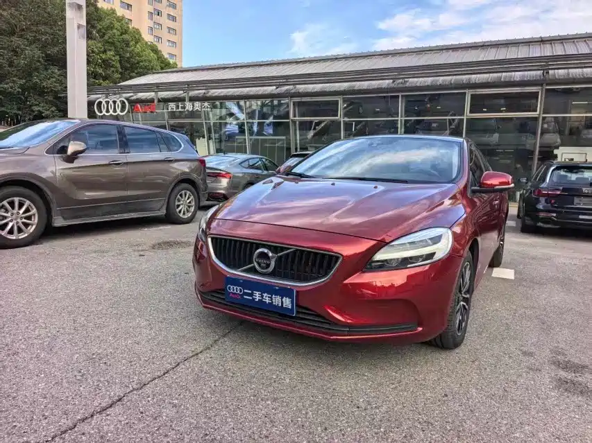 VOLVO V40