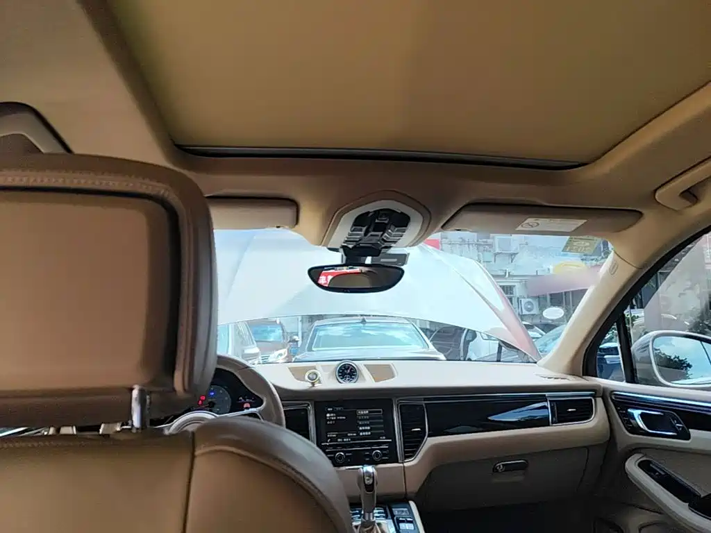 Porsche Macan — миниатюра 18