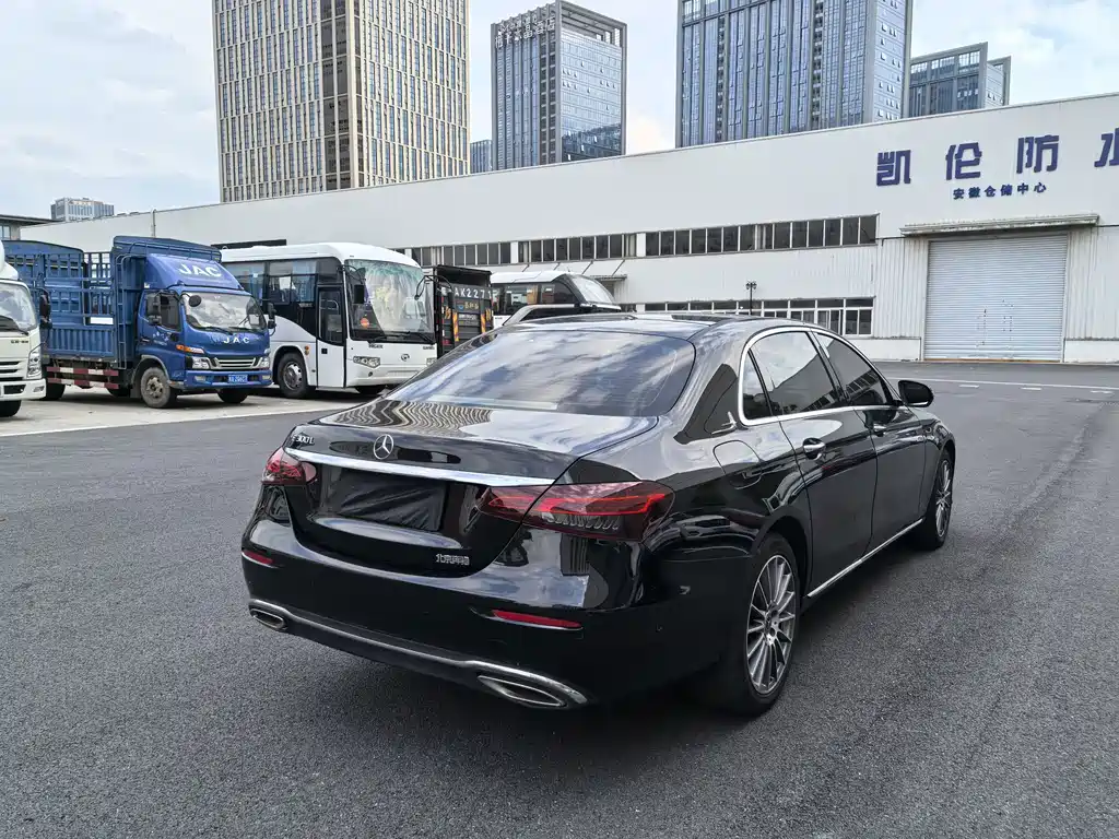 Mercedes-Benz E-Class — миниатюра 9