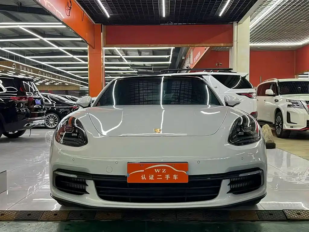 PORSCHE PANAMERA