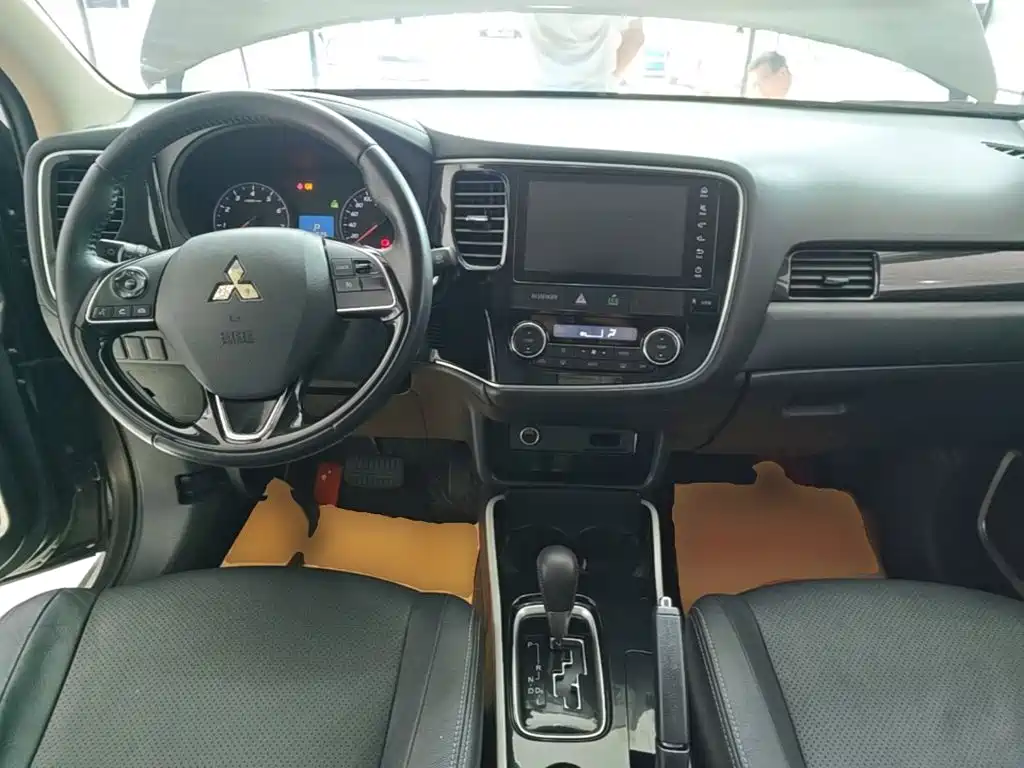 Mitsubishi Outlander — миниатюра 10
