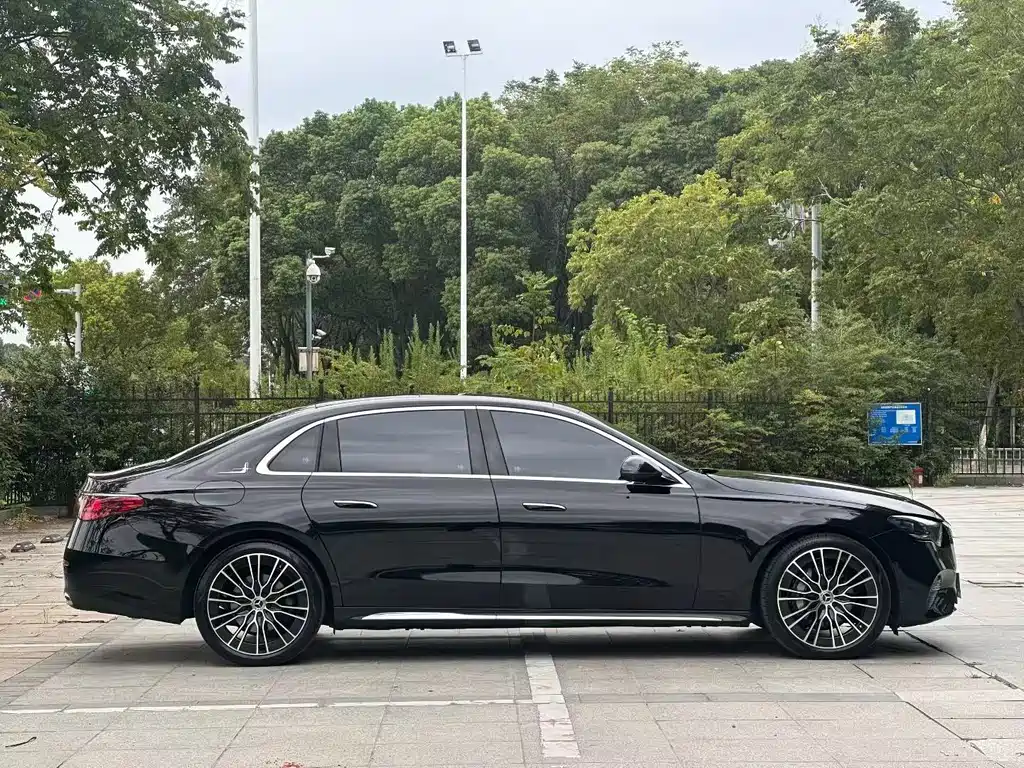 Mercedes-Benz E-Class — миниатюра 8