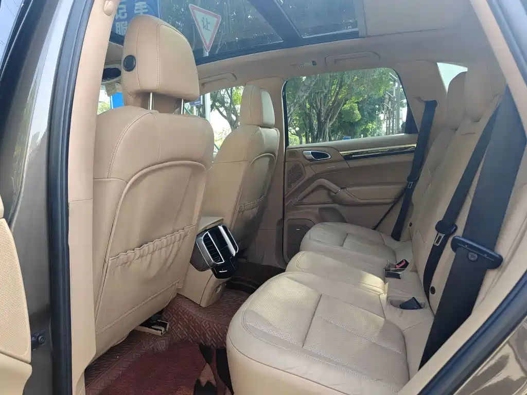 Porsche Cayenne — миниатюра 6