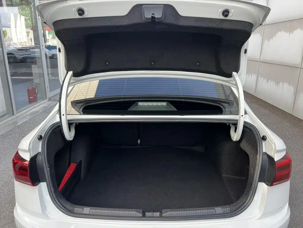 VOLKSWAGEN BORA PURE ELECTRIC