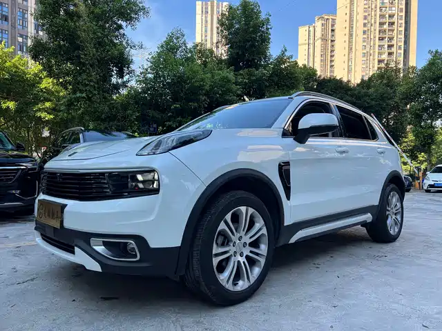 2020 Lynk & Co 01