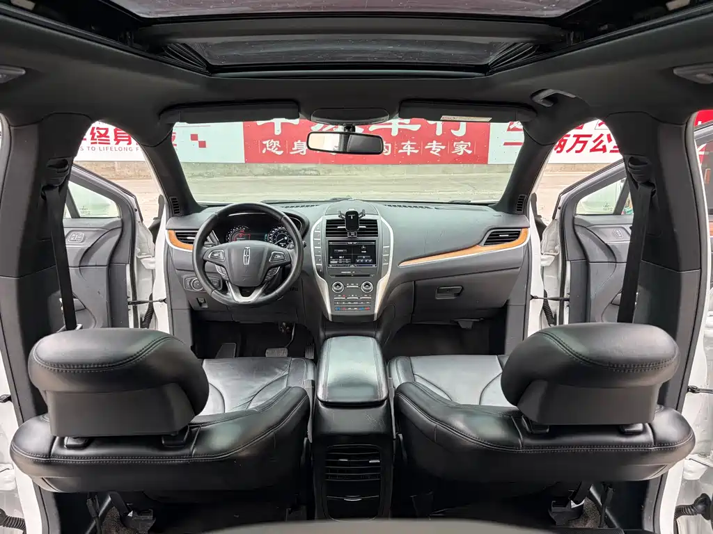 Lincoln MKC — миниатюра 7