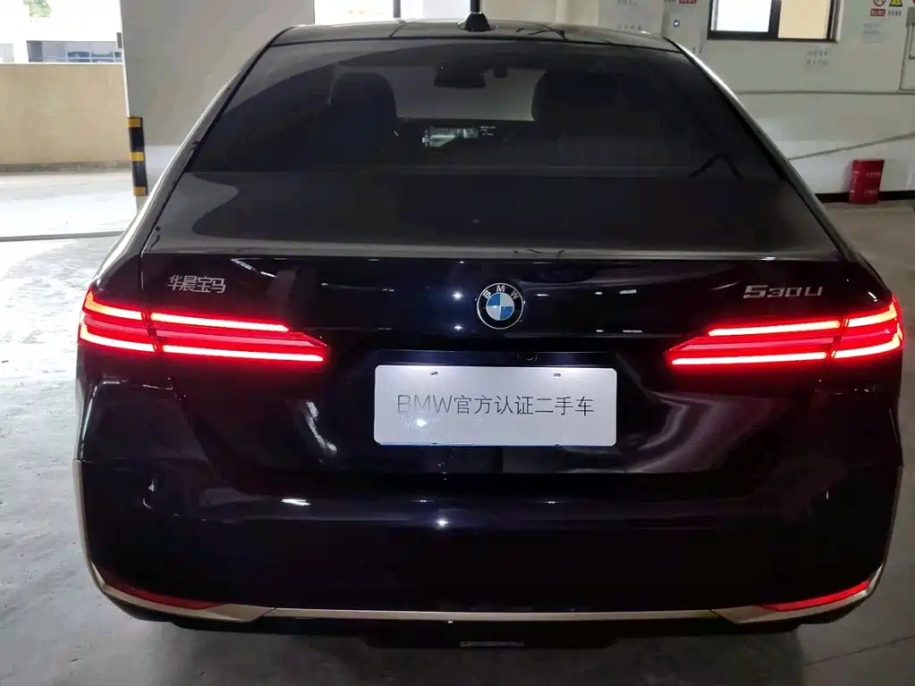 BMW 5 Series — миниатюра 10