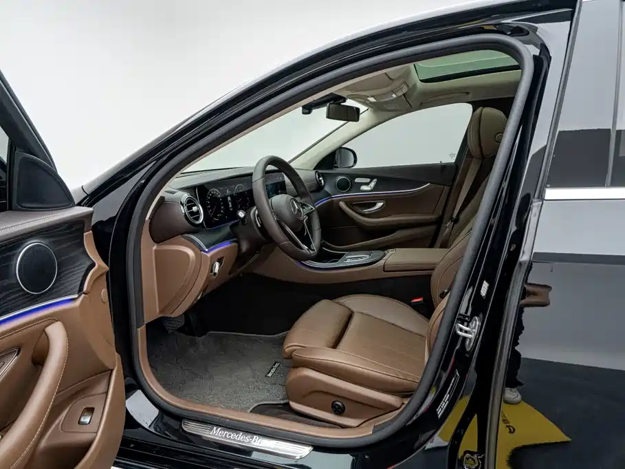 Mercedes-Benz E-Class — миниатюра 17