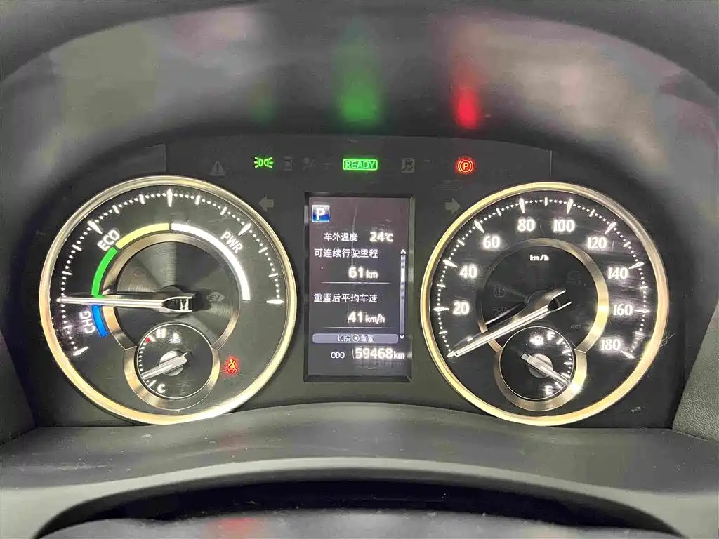 Toyota Alphard — миниатюра 19